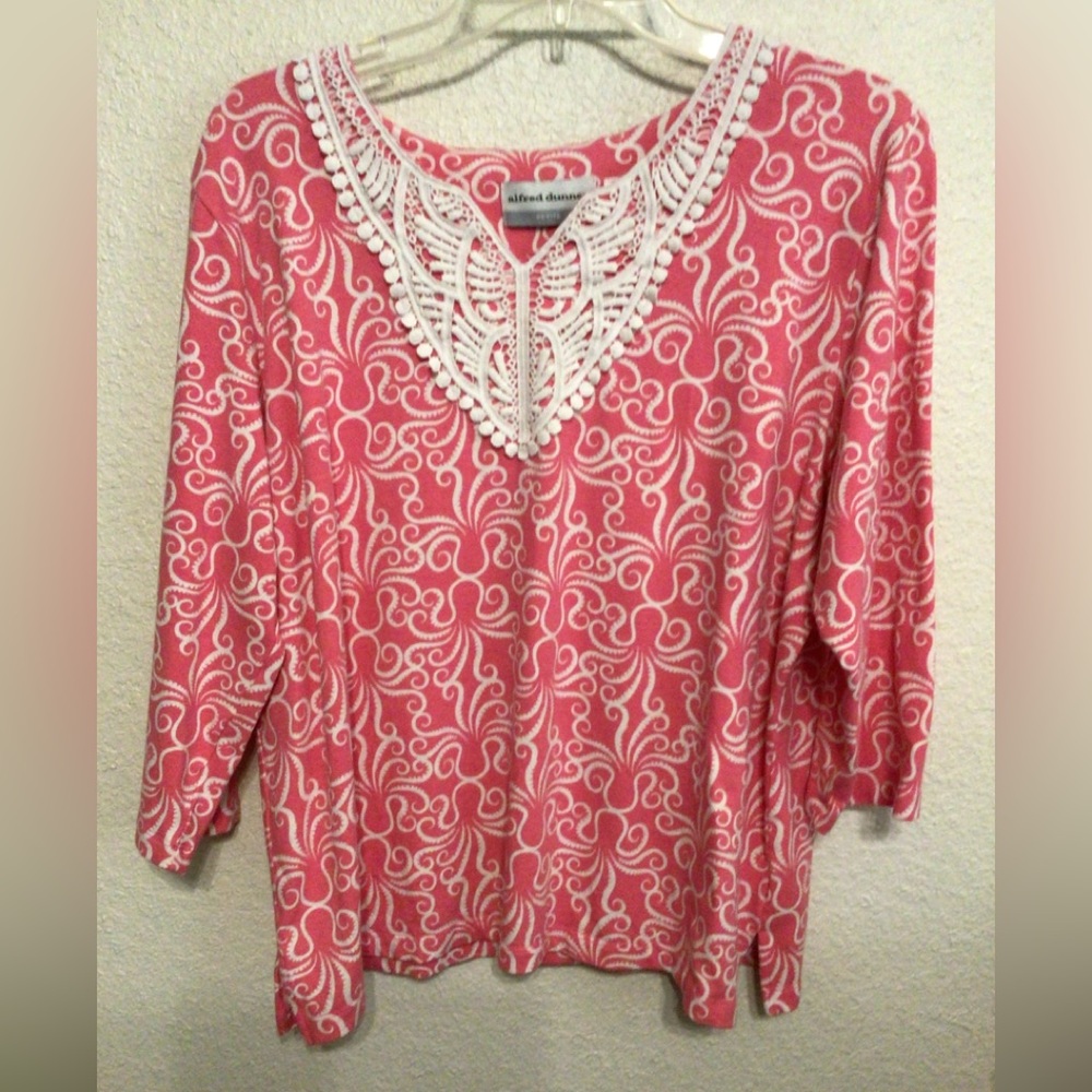 Alred Dunner Blouse With a V-Neck & Lace